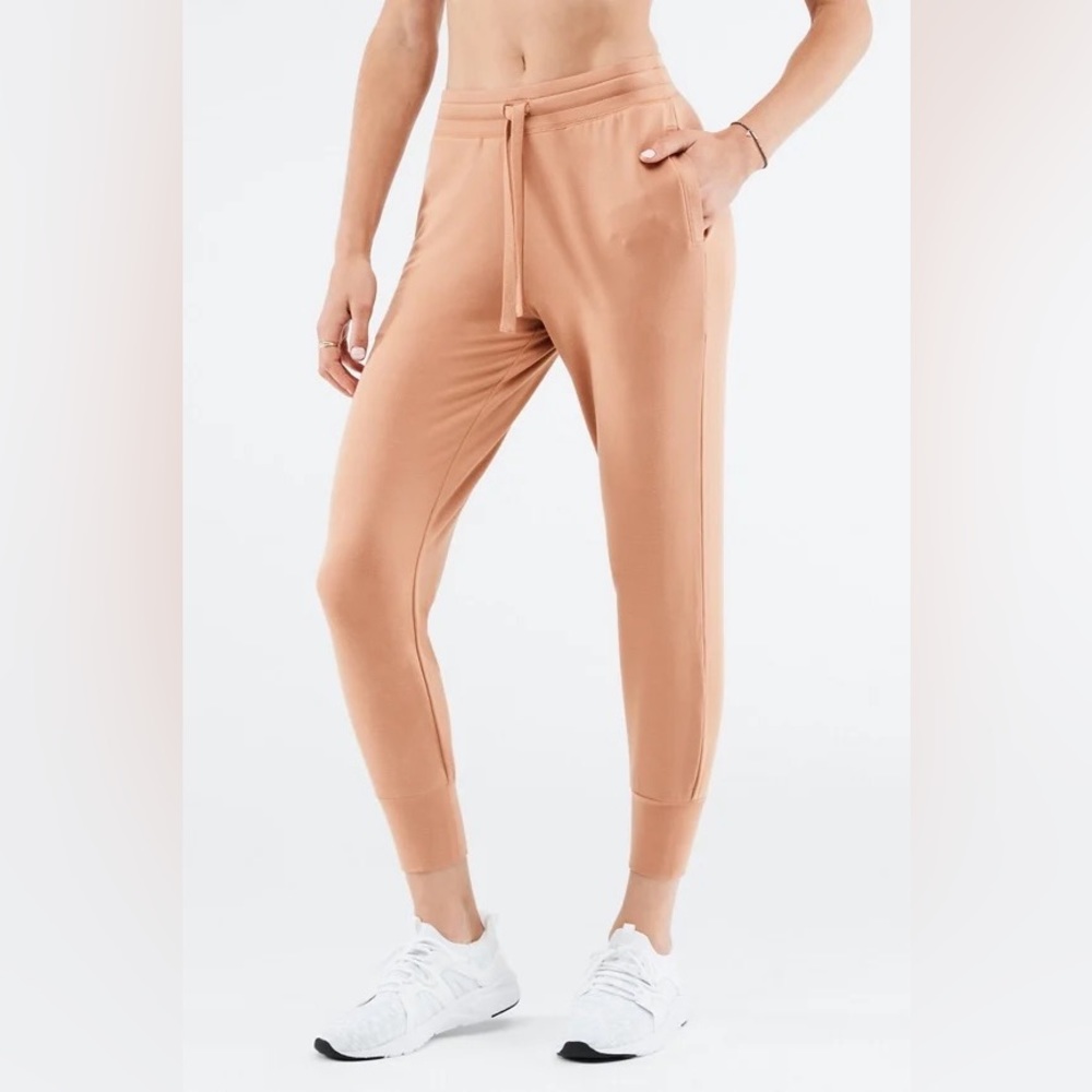 Fabletics Daria Jogger/Size Medium (Fits like a Large), Nude. Very chic.